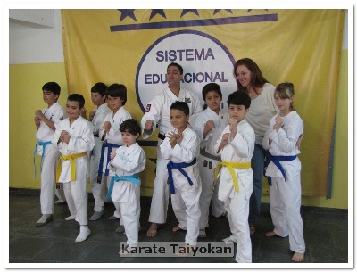 Equipe de novos alunos graduados da Escola Ecos